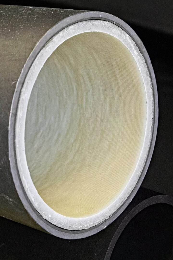 Canalisation chemisée en résine après réhabilitation intérieure en Val-d'Oise