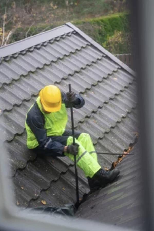 Nettoyage de gouttière Val-d’Oise – Travaux assainissement toiture