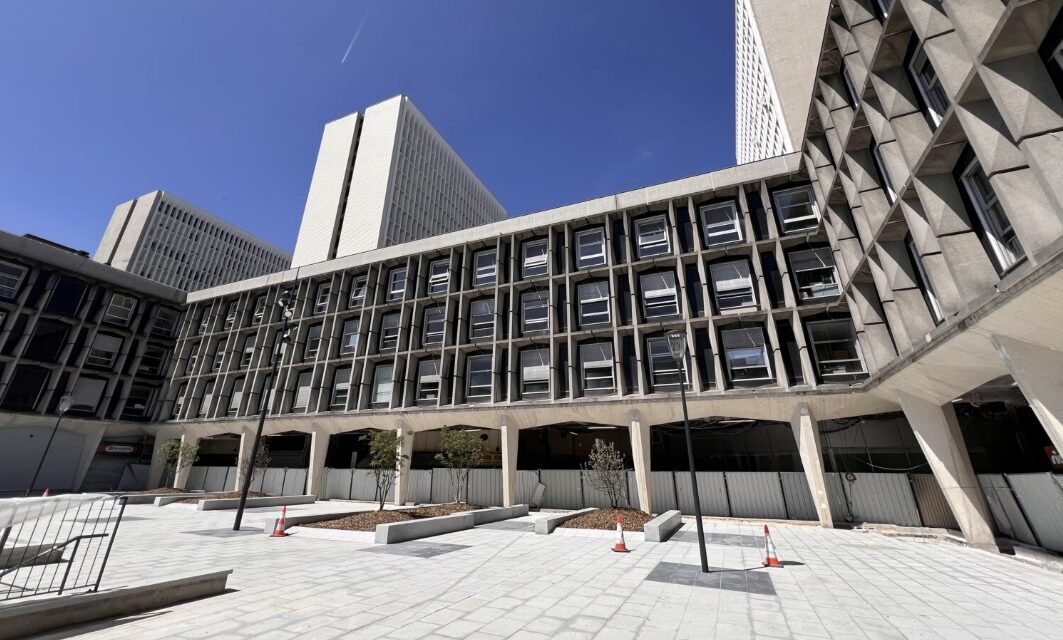 Mairie de Sarcelles 95200 — bâtiment administratif et services publics