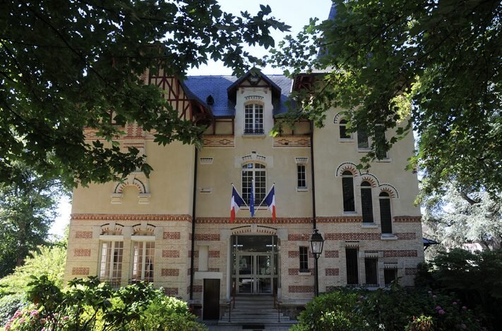 Mairie d’Andilly 95580 – Bâtiment communal du Val-d’Oise illustrant le service d’assainissement local