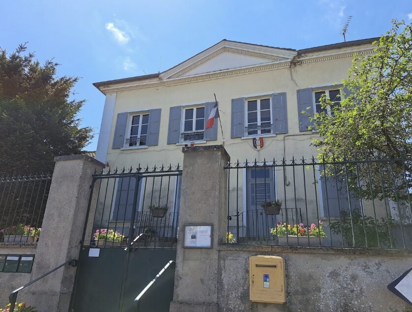 Façade de la mairie de Chauvry dans le Val-d’Oise (95).