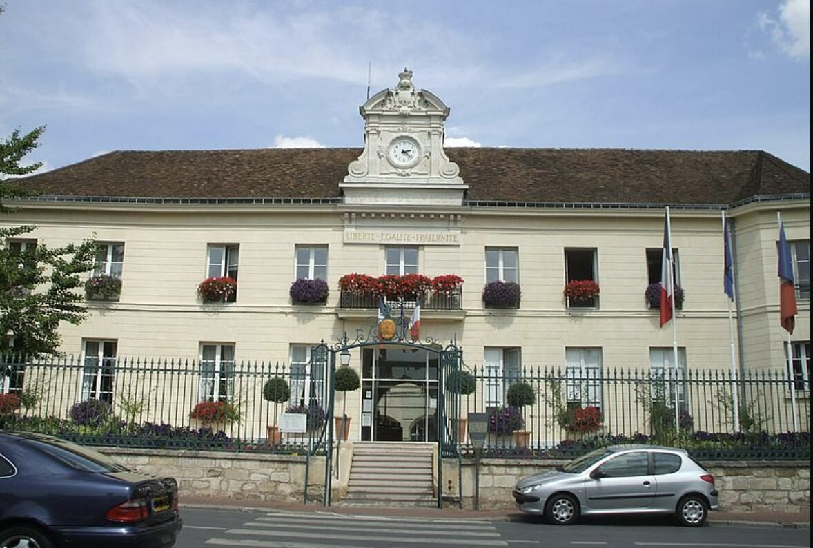 Mairie de Pontoise – Travaux d’assainissement, curage et raccordement au réseau public dans le Val-d’Oise (95)