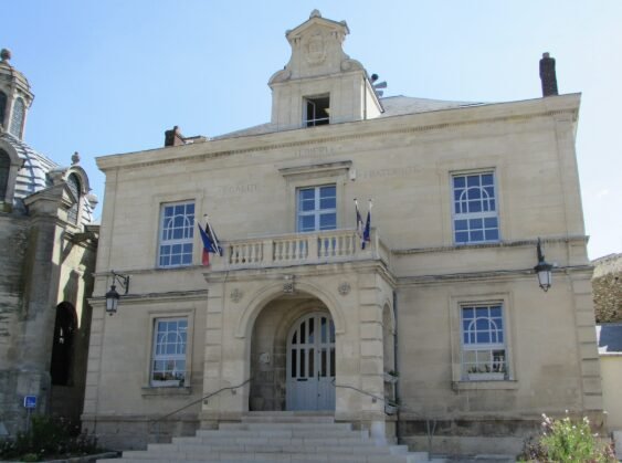 Mairie de Marines (95640) et plan d’accès dans le Val-d’Oise.